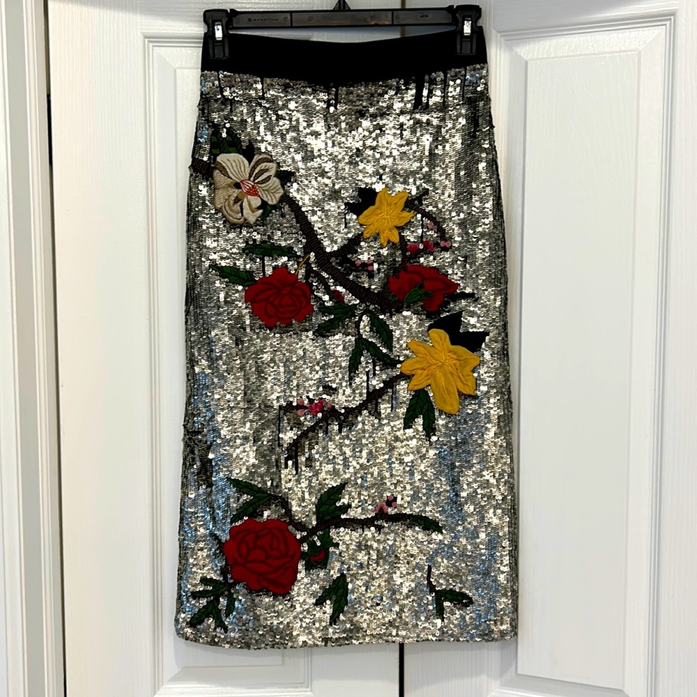 Alice and Olivia Ella Embellished gunmetal sequin midi skirt. Size 6
